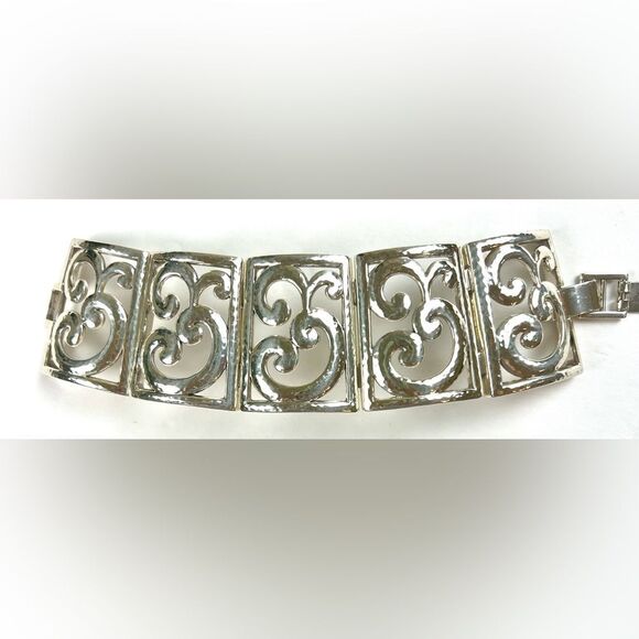 Brighton Vennia Hammered Scroll Bracelet - Picture 6 of 10